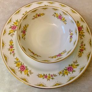 Lot of 6 dinner plates by Premiere. Made in Japan Lorraine pattern pink rose